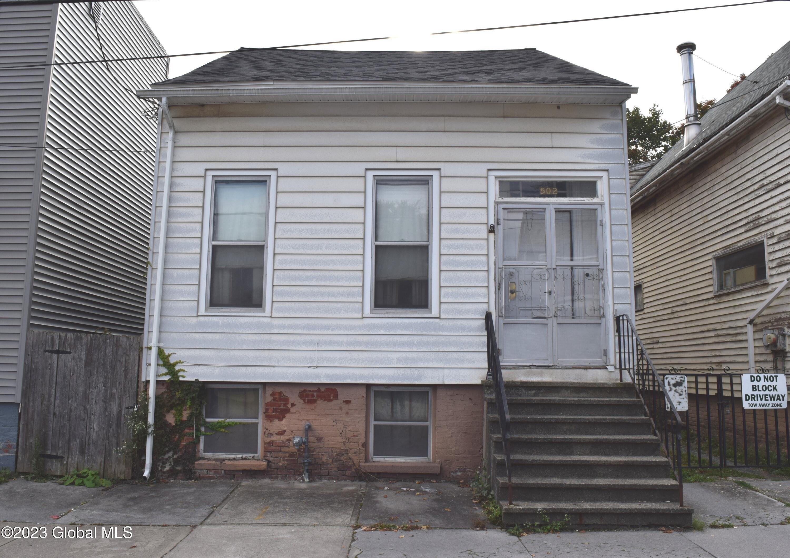 1st St, Albany, NY 12206