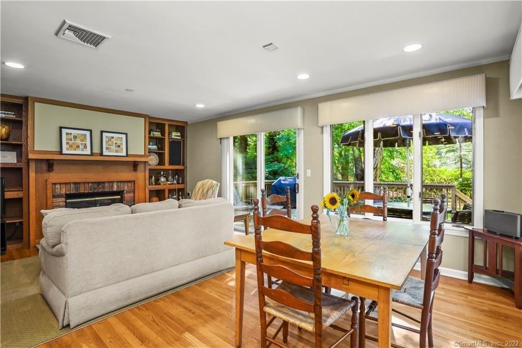 Nutmeg Ln, Stamford, CT 06905