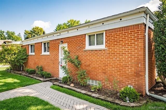 Woodlawn Ave, Royal Oak, MI 48073