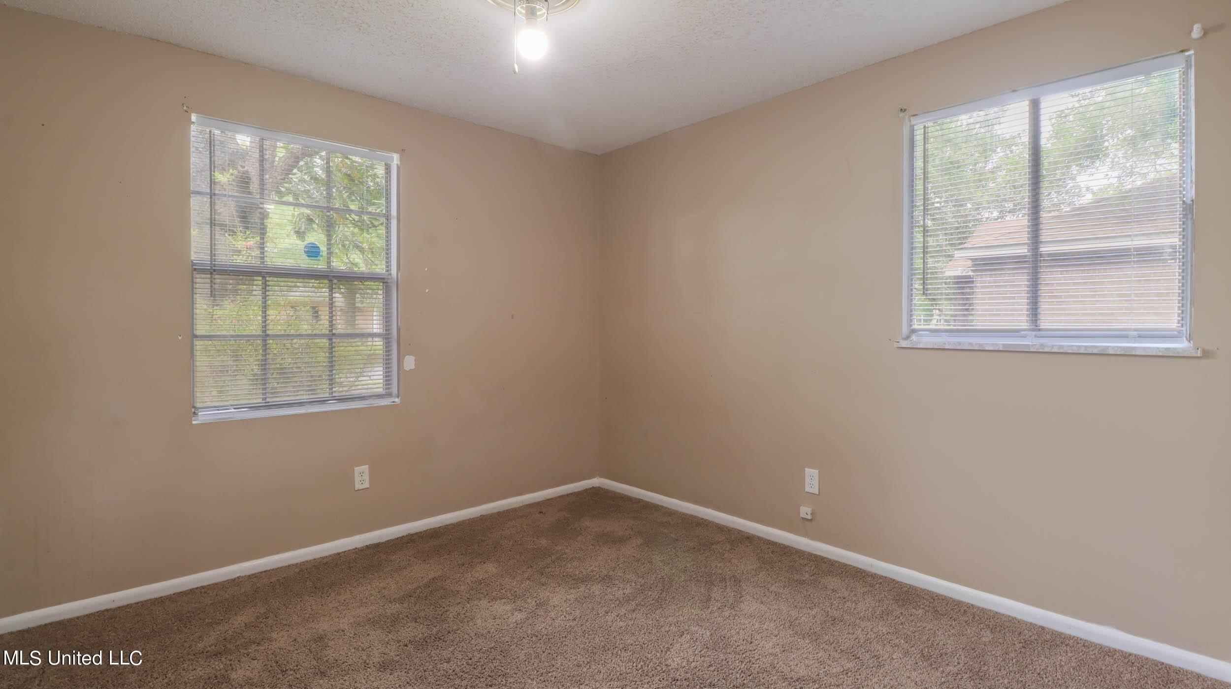 Robinhood Dr, Pascagoula, MS 39581