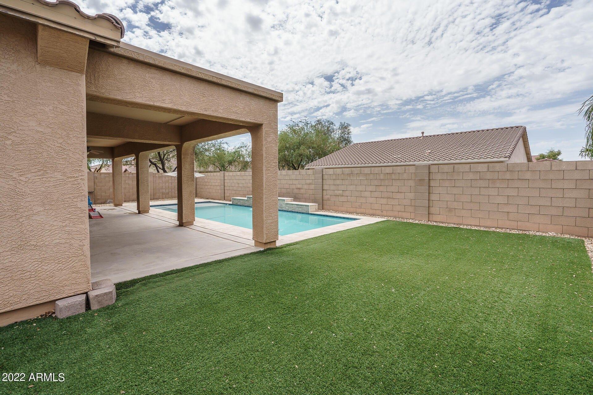 W Fetlock Trl, Surprise, AZ 85387