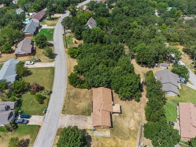 Oak Ridge Dr, Sand Springs, OK 74063