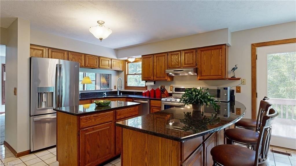 Auburn Rd, Chardon, OH 44024
