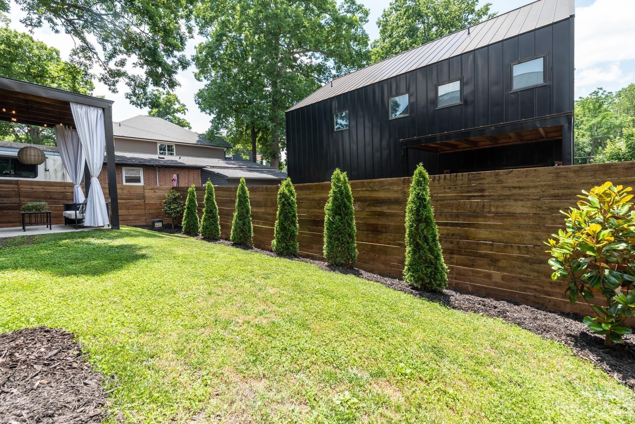 W Trade St, Charlotte, NC 28216