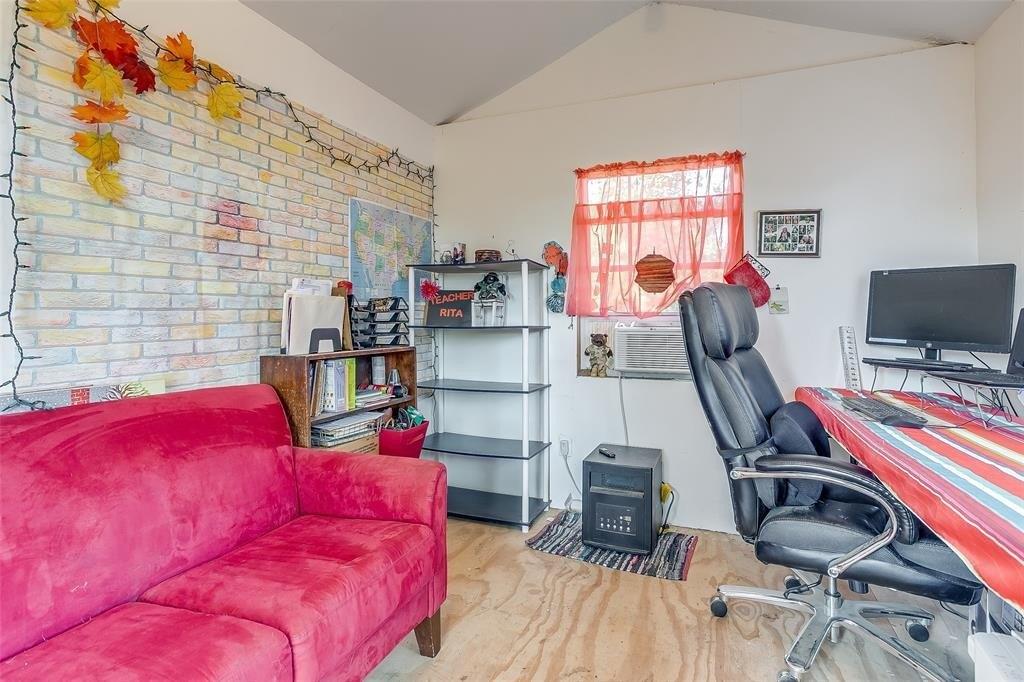 Robert Dr, Springtown, TX 76082