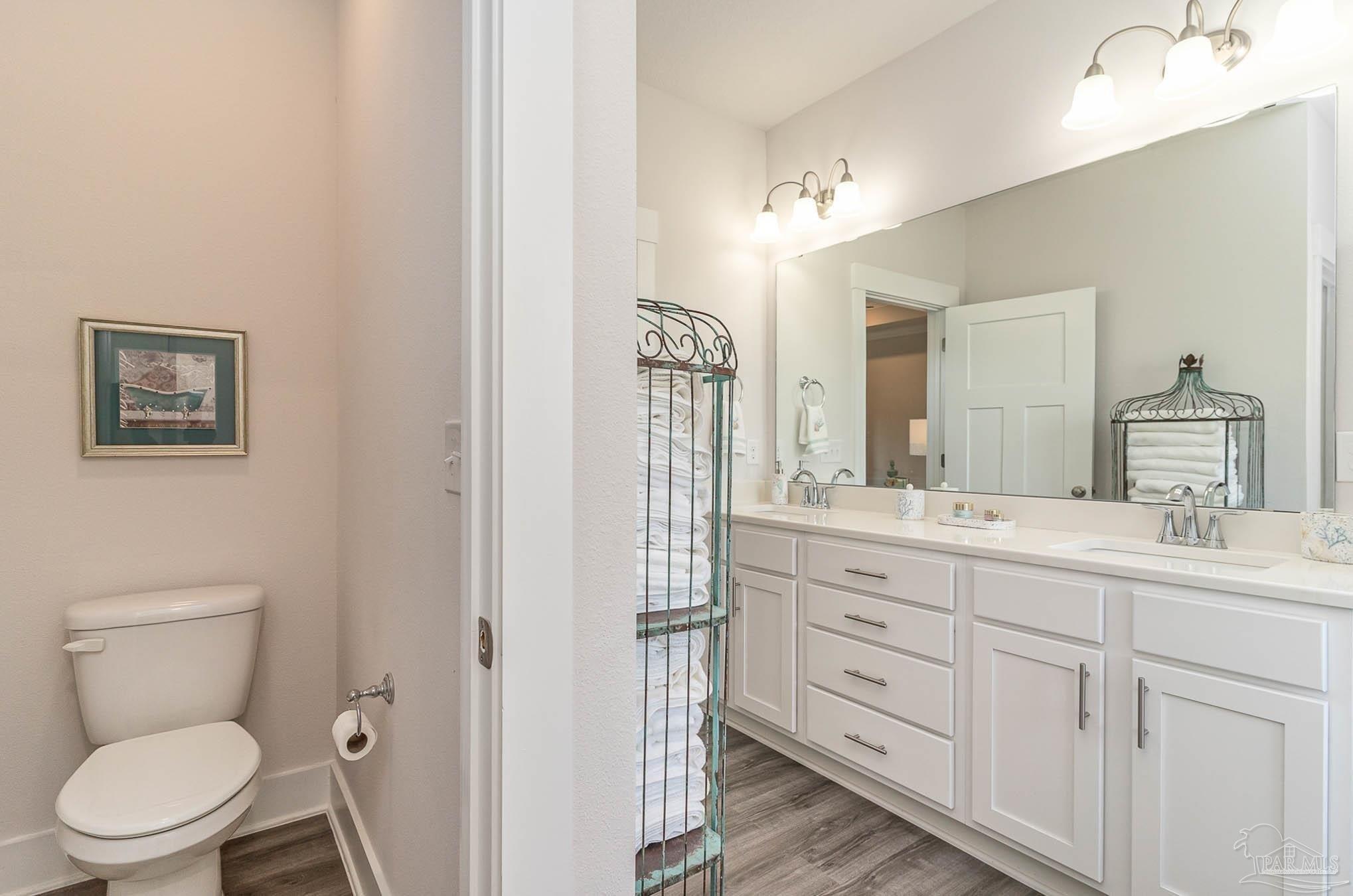 Bedford Ct, Gulf Breeze, FL 32563