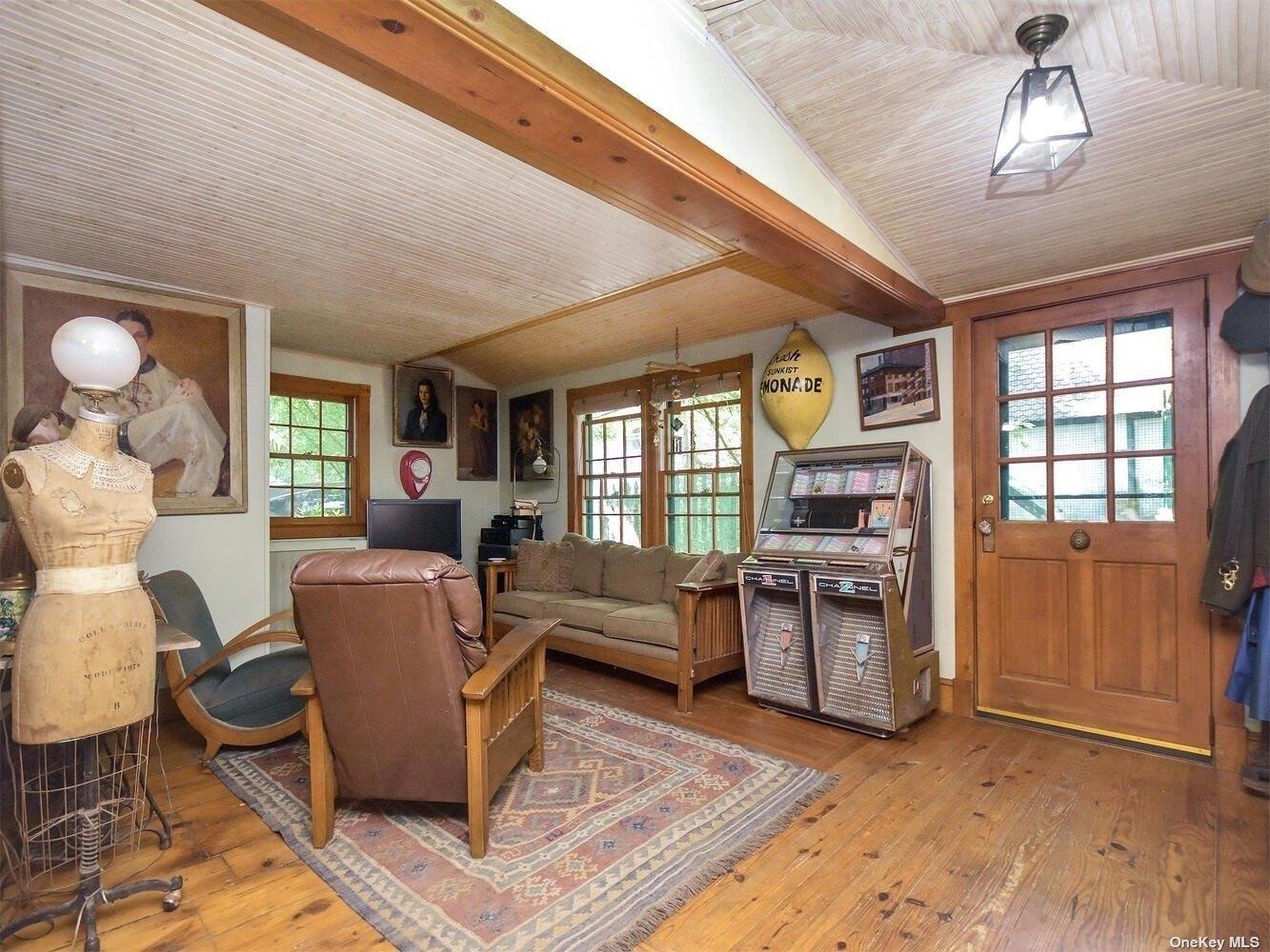 Brown St, Sea Cliff, NY 11579