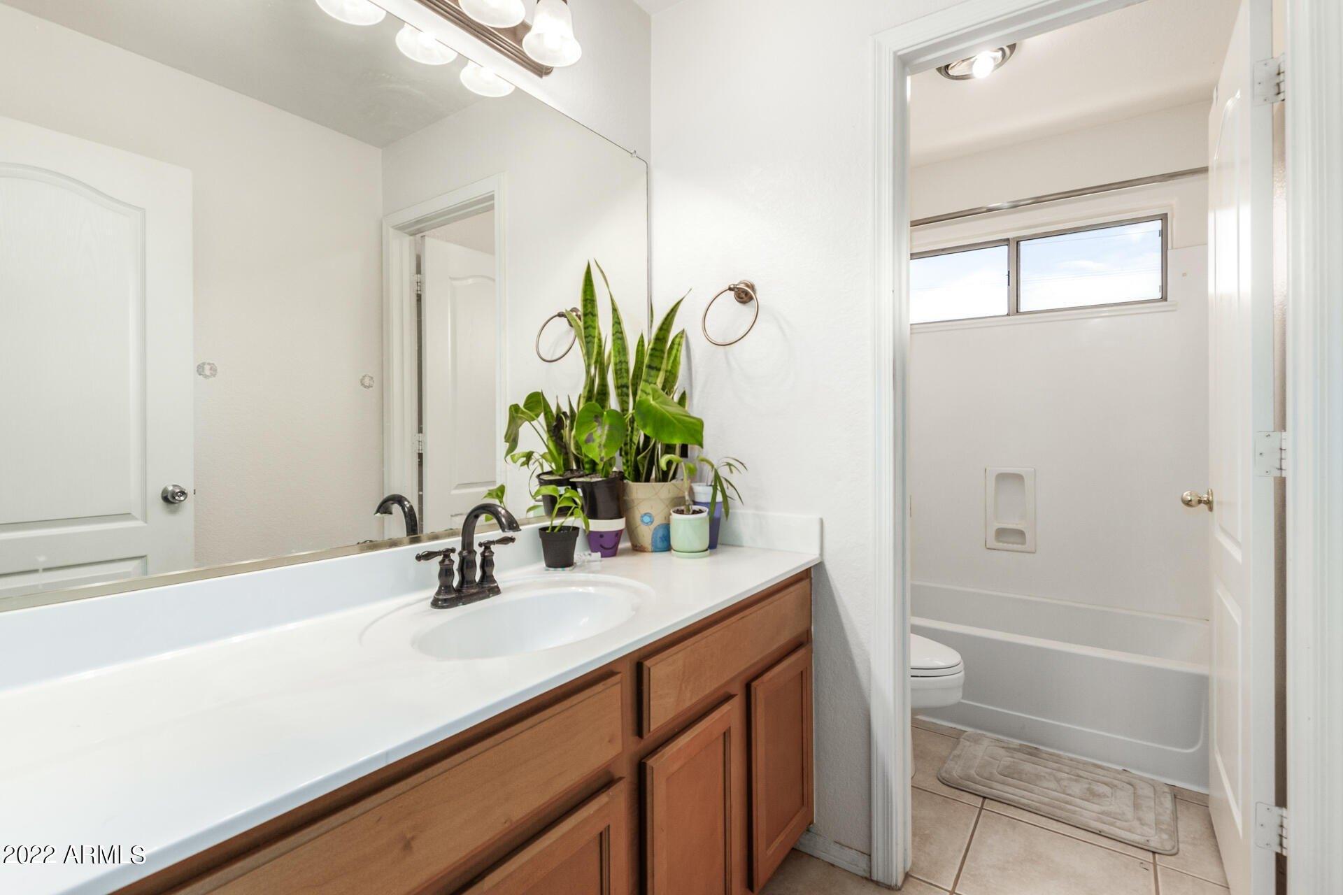 S Adelle Cir, Mesa, AZ 85212