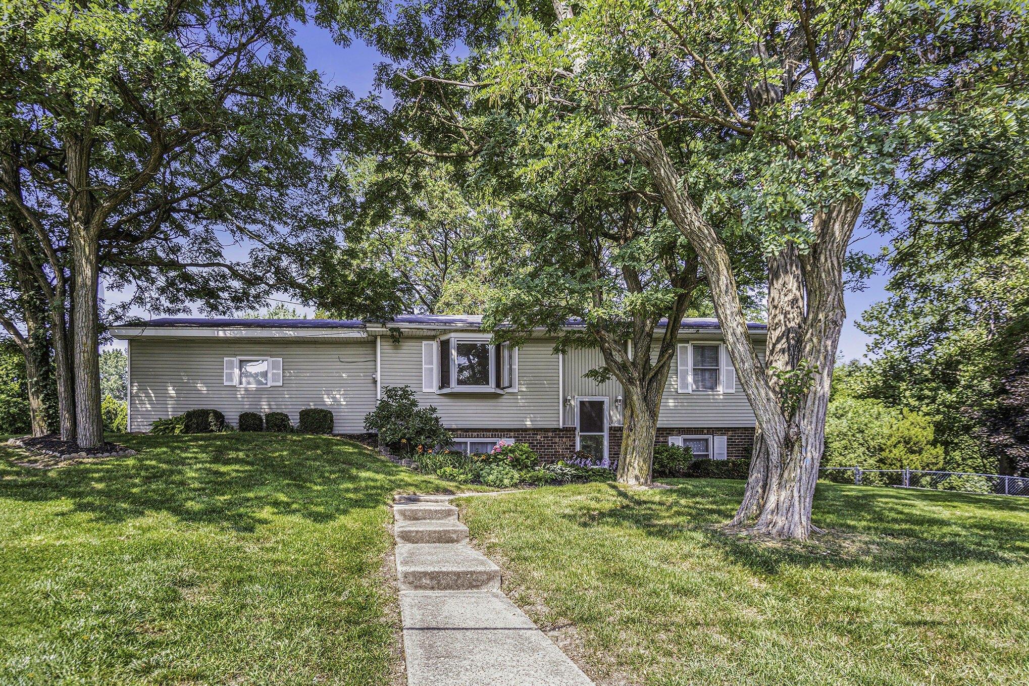 Montreat Dr Ne, Grand Rapids, MI 49525