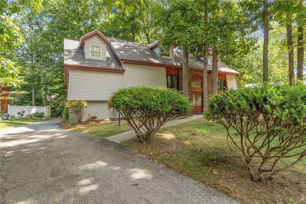 Northwood Hollow Ct, Amherst, OH 44001