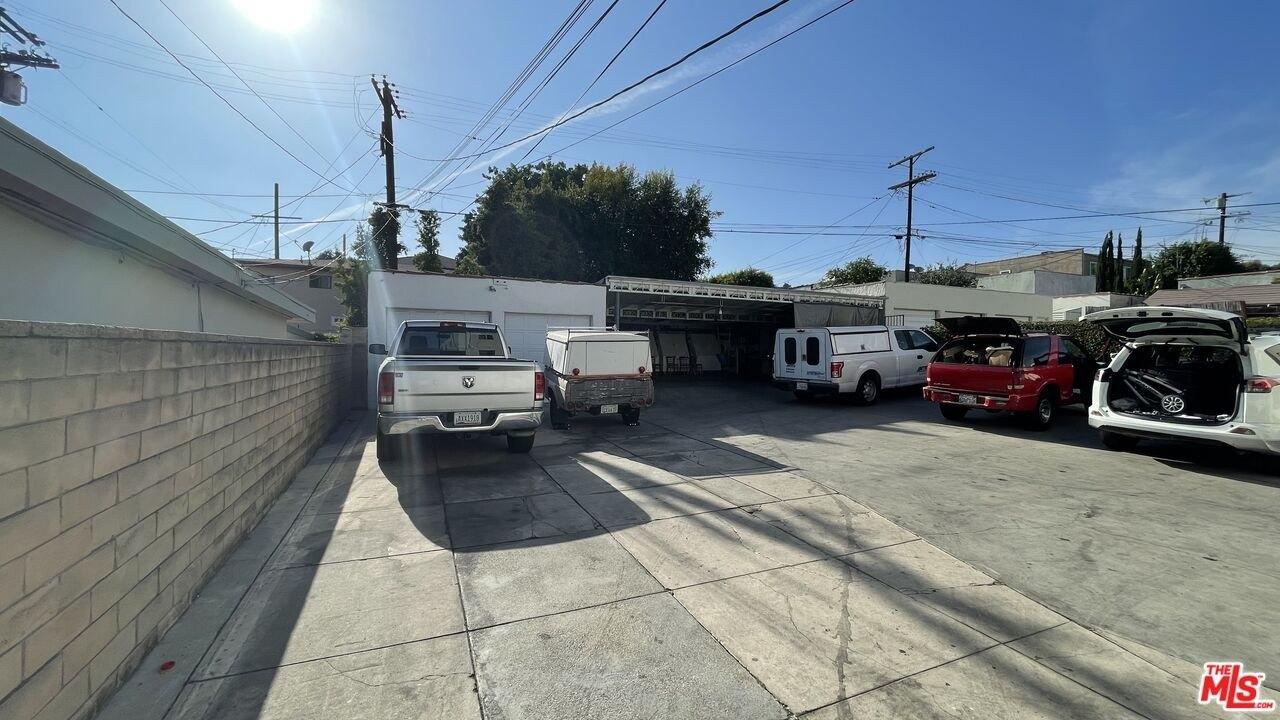 Keniston Ave, Los Angeles, CA 90019