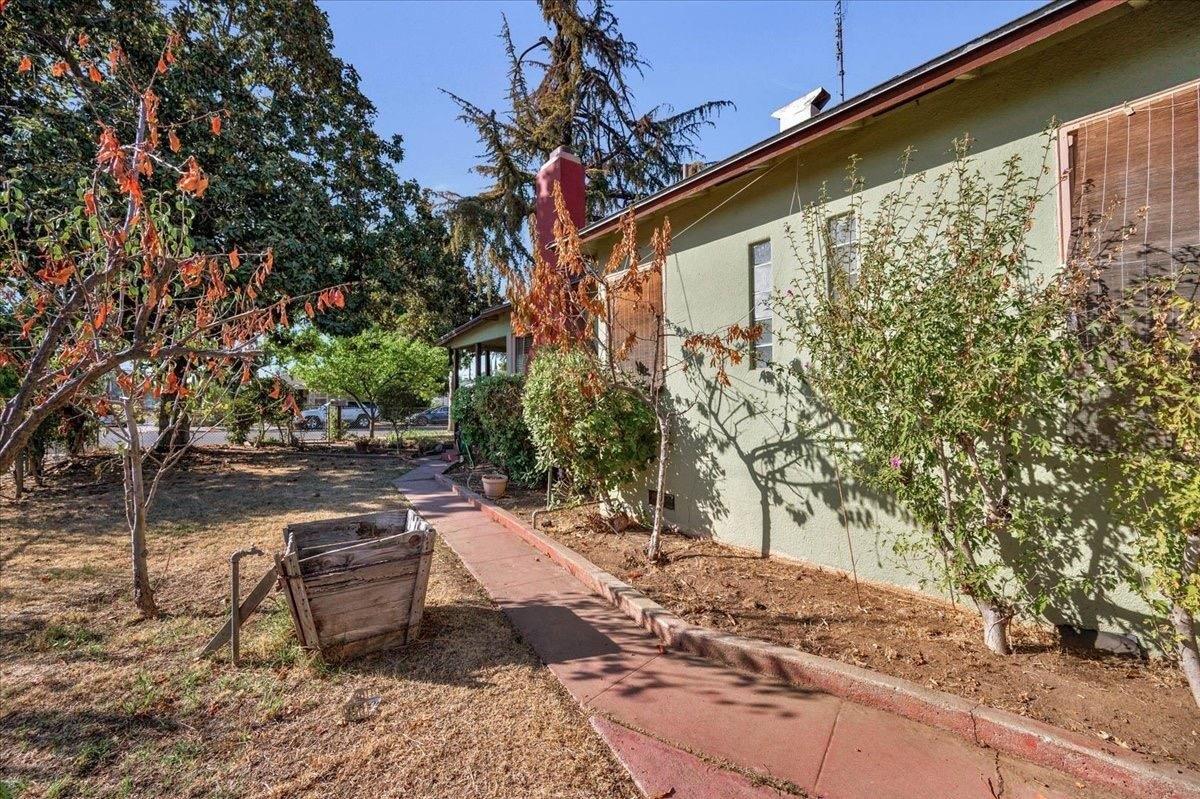 E Andrews Ave, Fresno, CA 93704