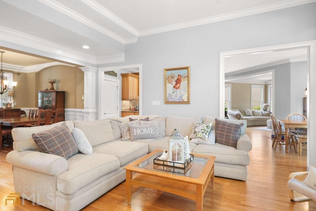 Moon Chase Dr, Buford, GA 30519