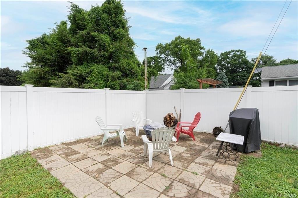 Sunset Dr, New Windsor, NY 12553