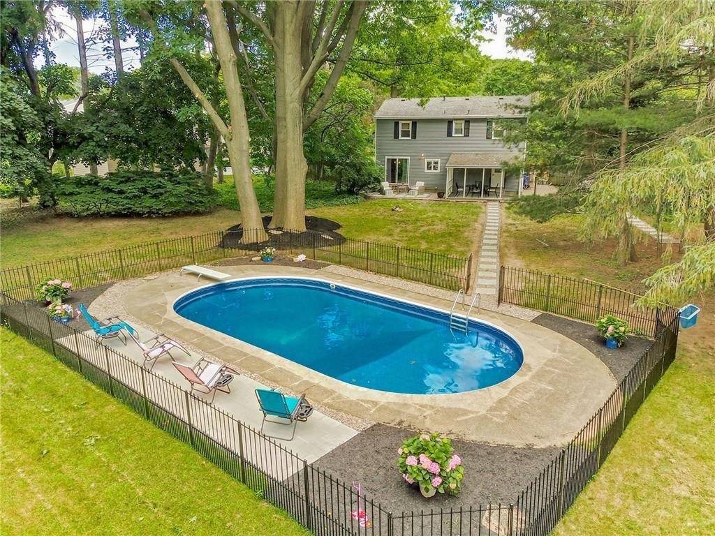 Alberta Dr, Penfield, NY 14526