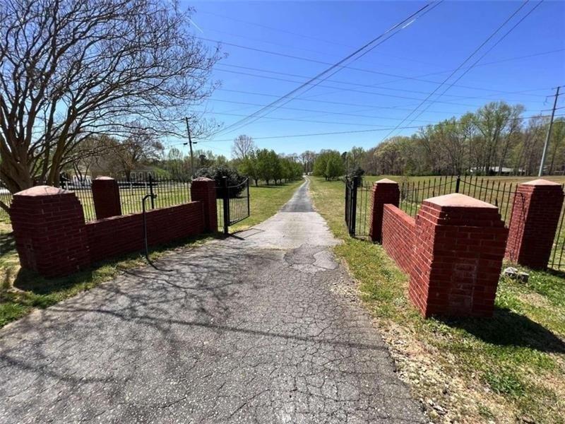 Berry Rd, Loganville, GA 30052