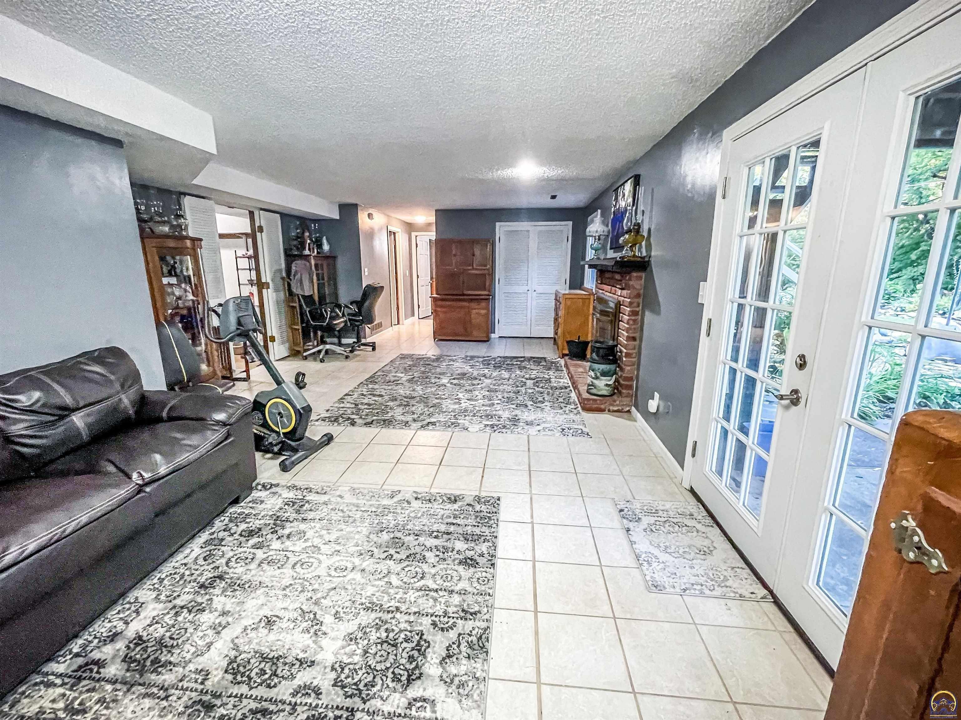 Sw Arrowhead Rd, Topeka, KS 66614