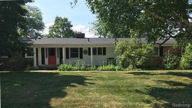 Avonhurst Dr, Troy, MI 48084