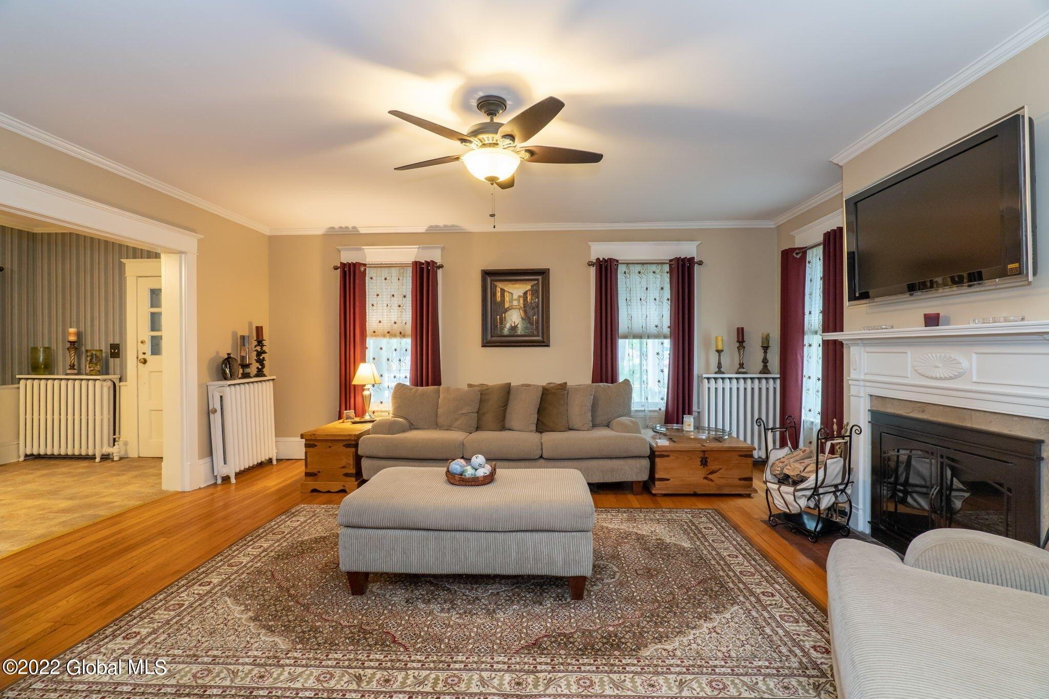 Waverly Pl, Schenectady, NY 12308