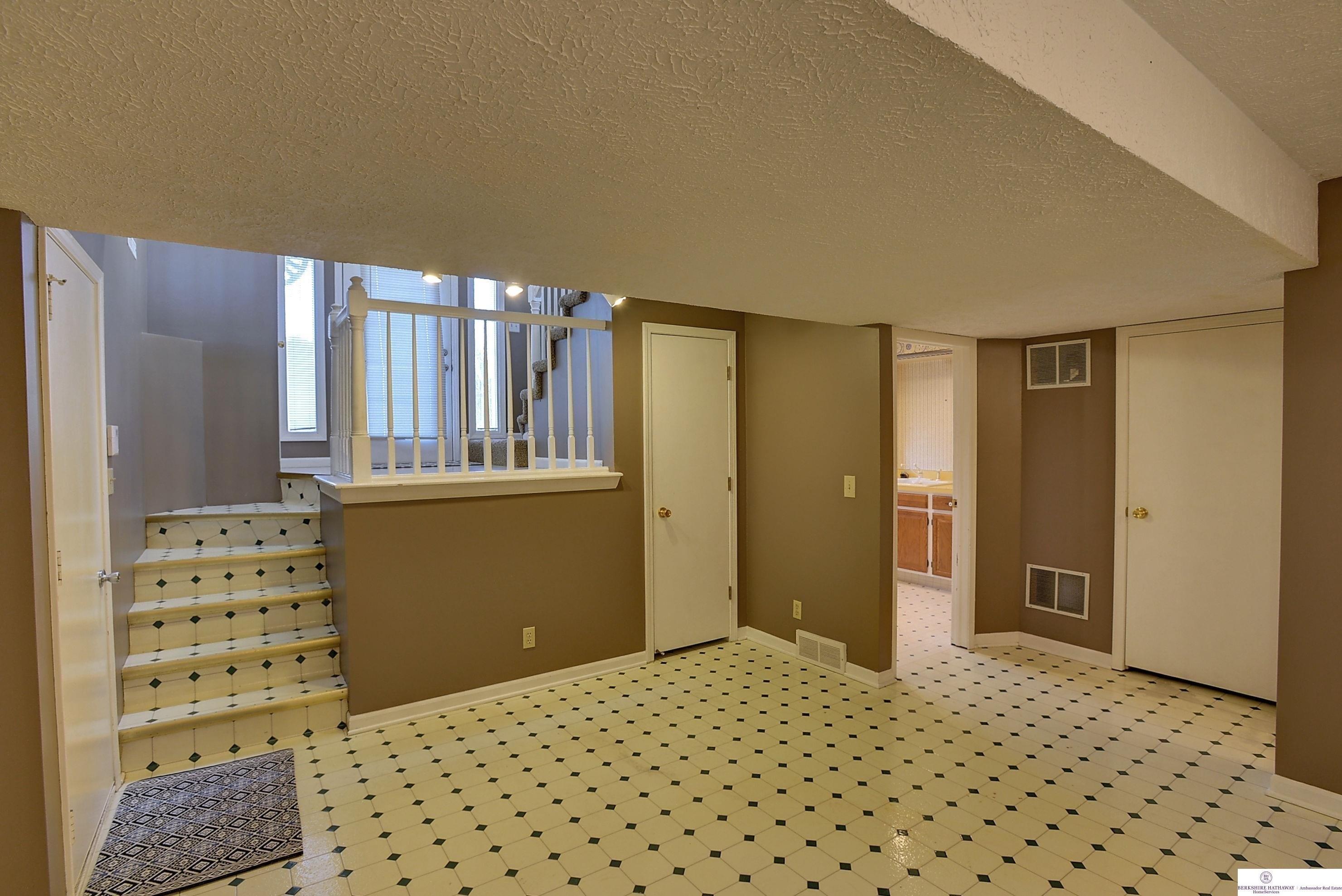 N 113th St, Omaha, NE 68164