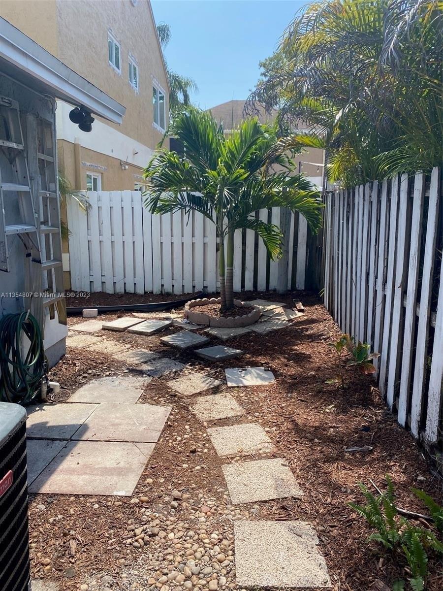 Nw 3rd St, Pembroke Pines, FL 33026