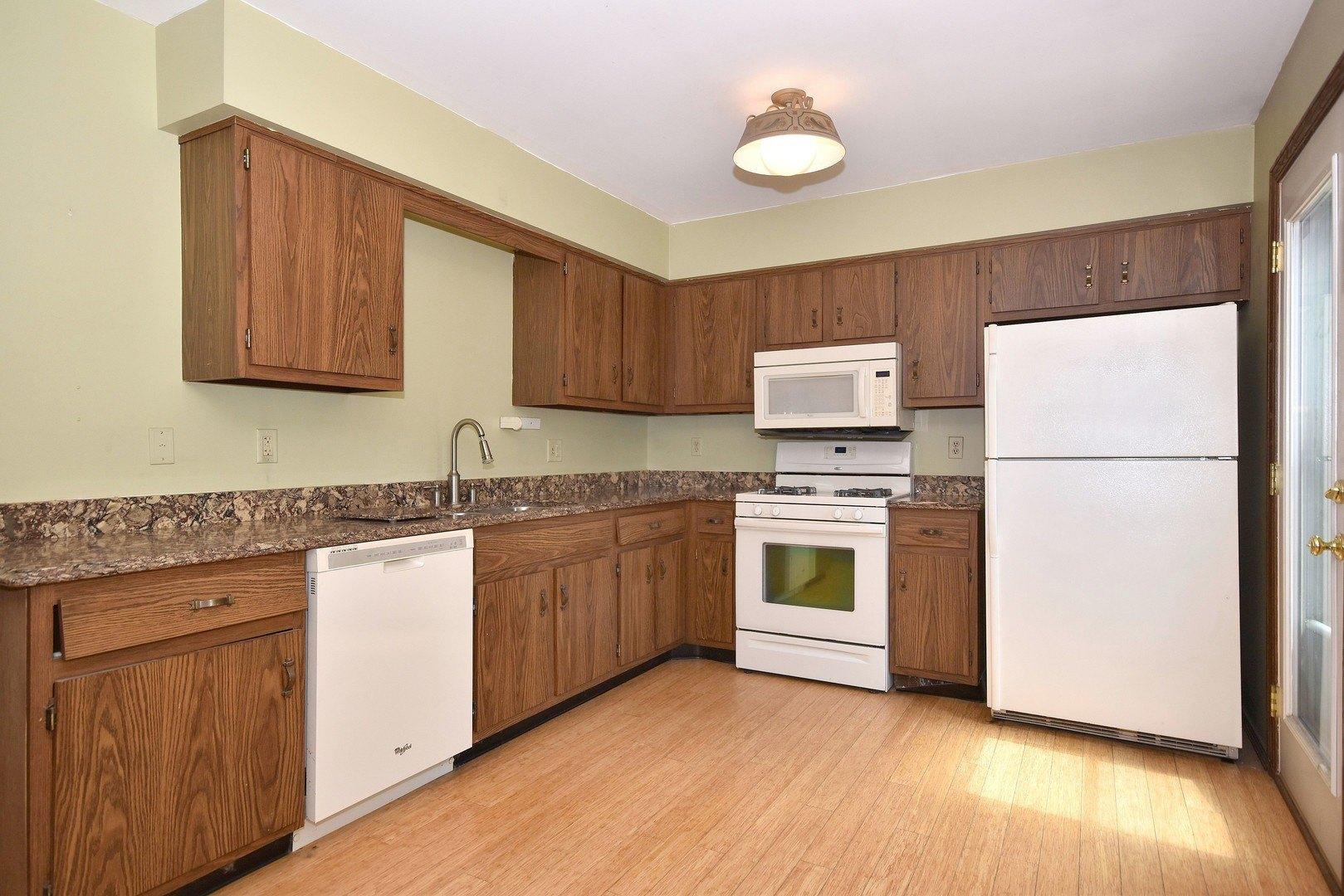 Independence Ave, Saint Charles, IL 60174