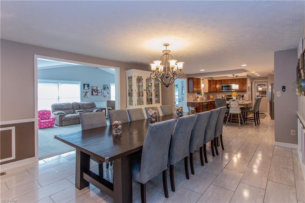 Woodhill Ct Ne, Warren, OH 44484