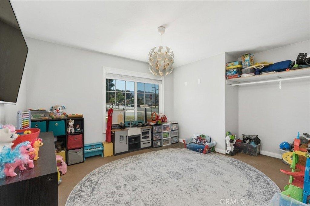 W Crestview St, Corona, CA 92882