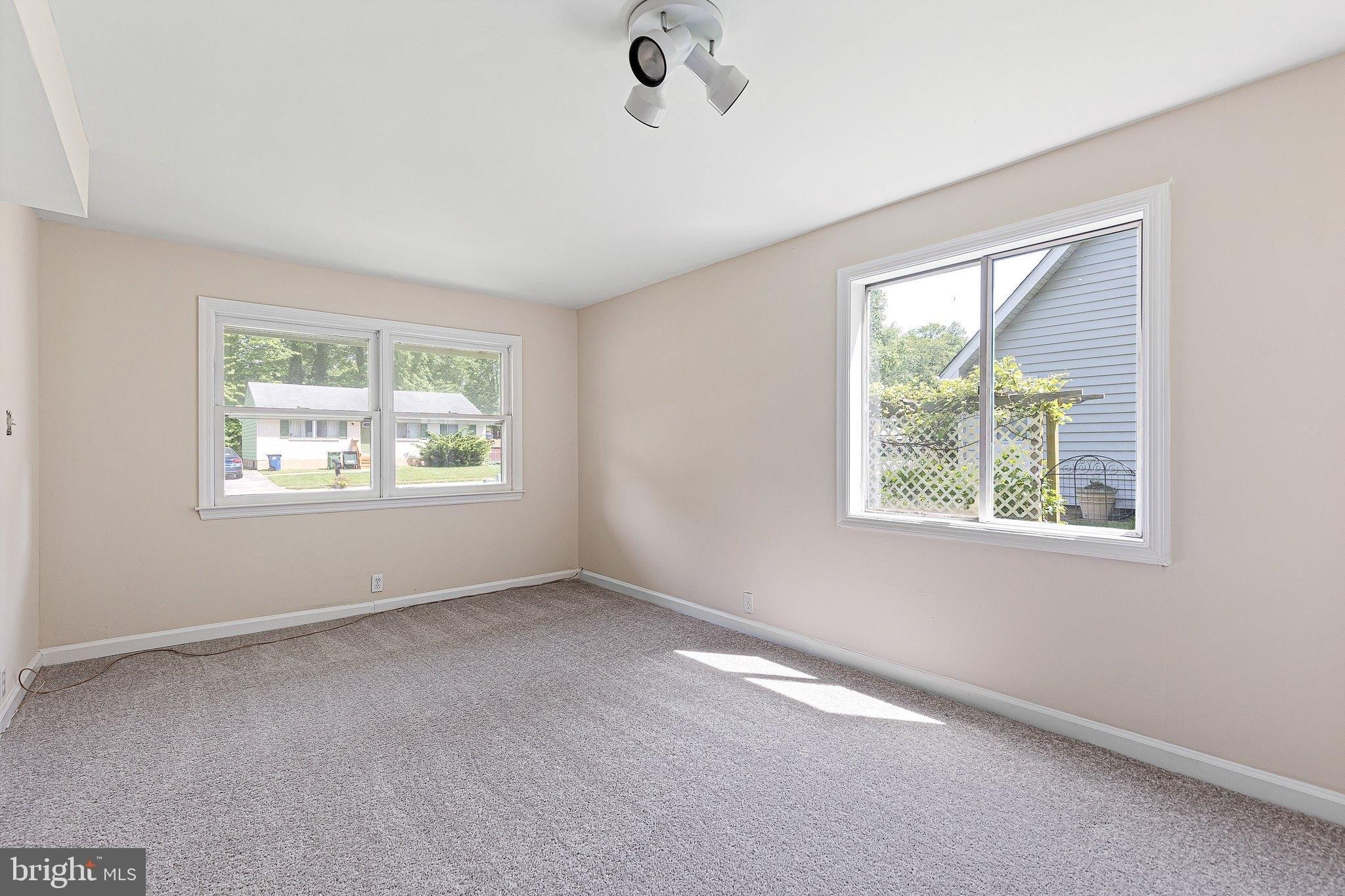Cornwall Dr, Newark, DE 19711