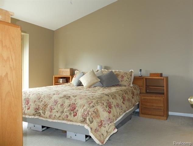 Huntsman Dr, White Lake, MI 48383