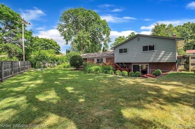 Chesterbrook St, Farmington Hills, MI 48334