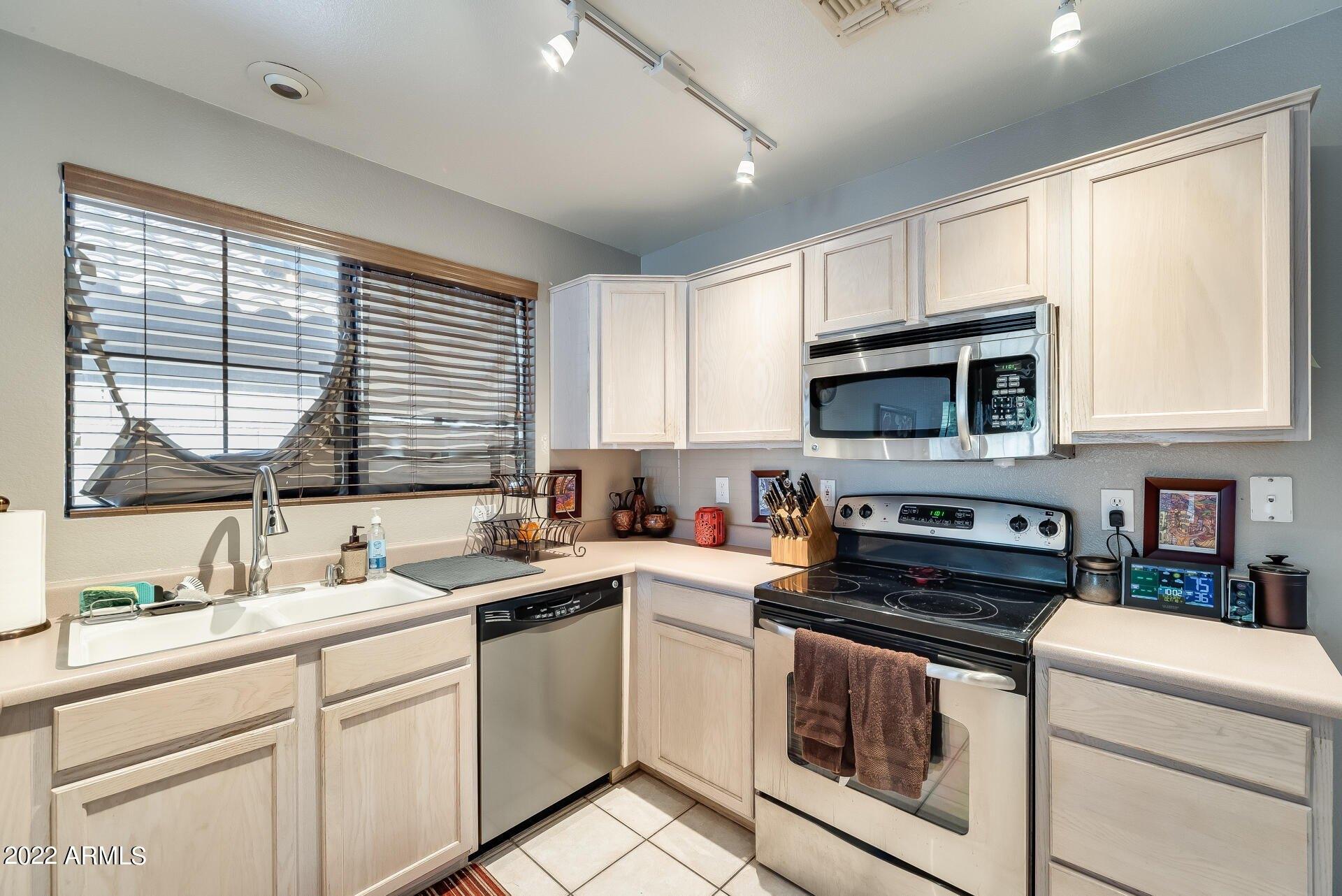 E Blackhawk Dr, Phoenix, AZ 85050