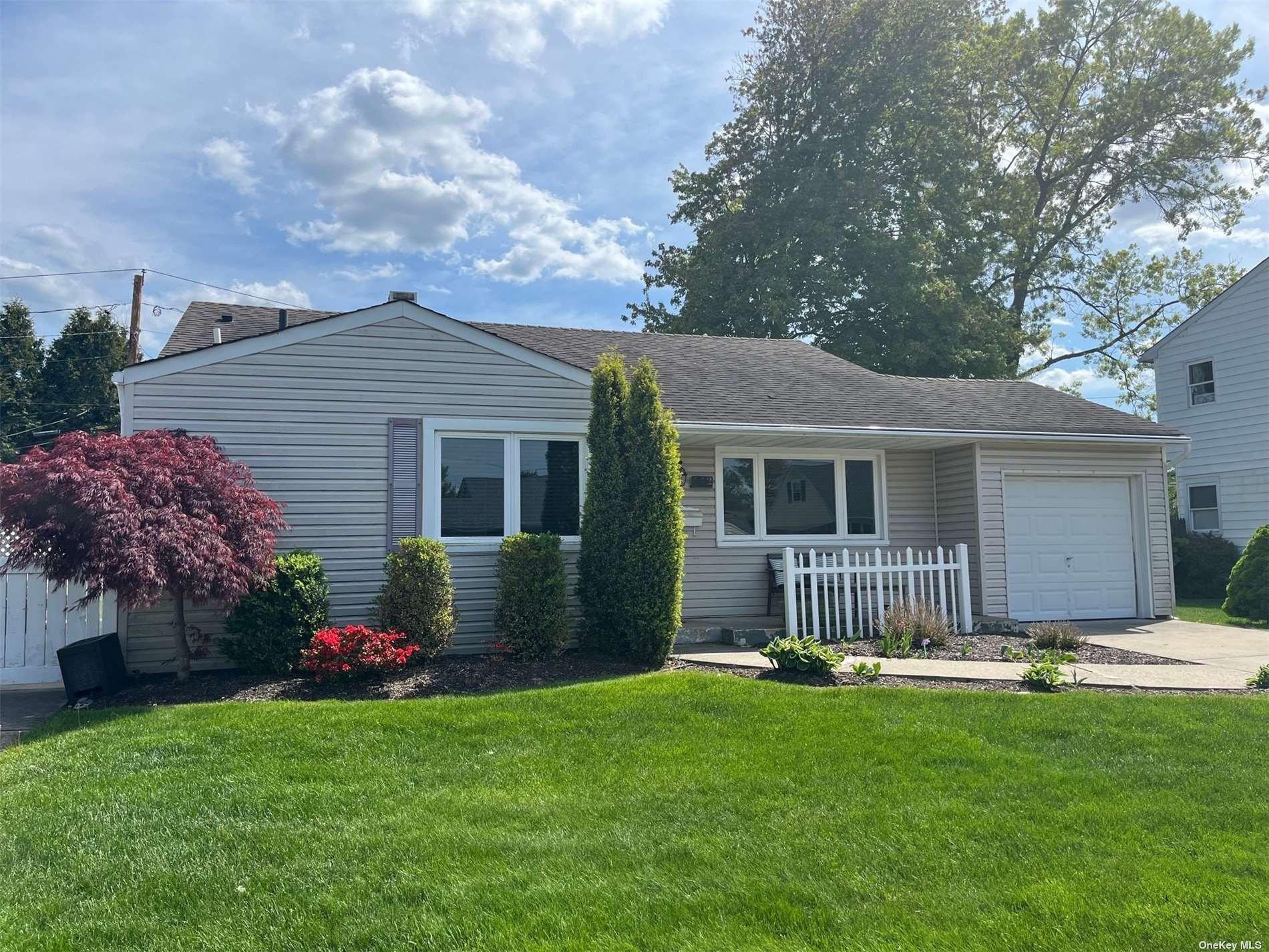 Washington St, Farmingdale, NY 11735