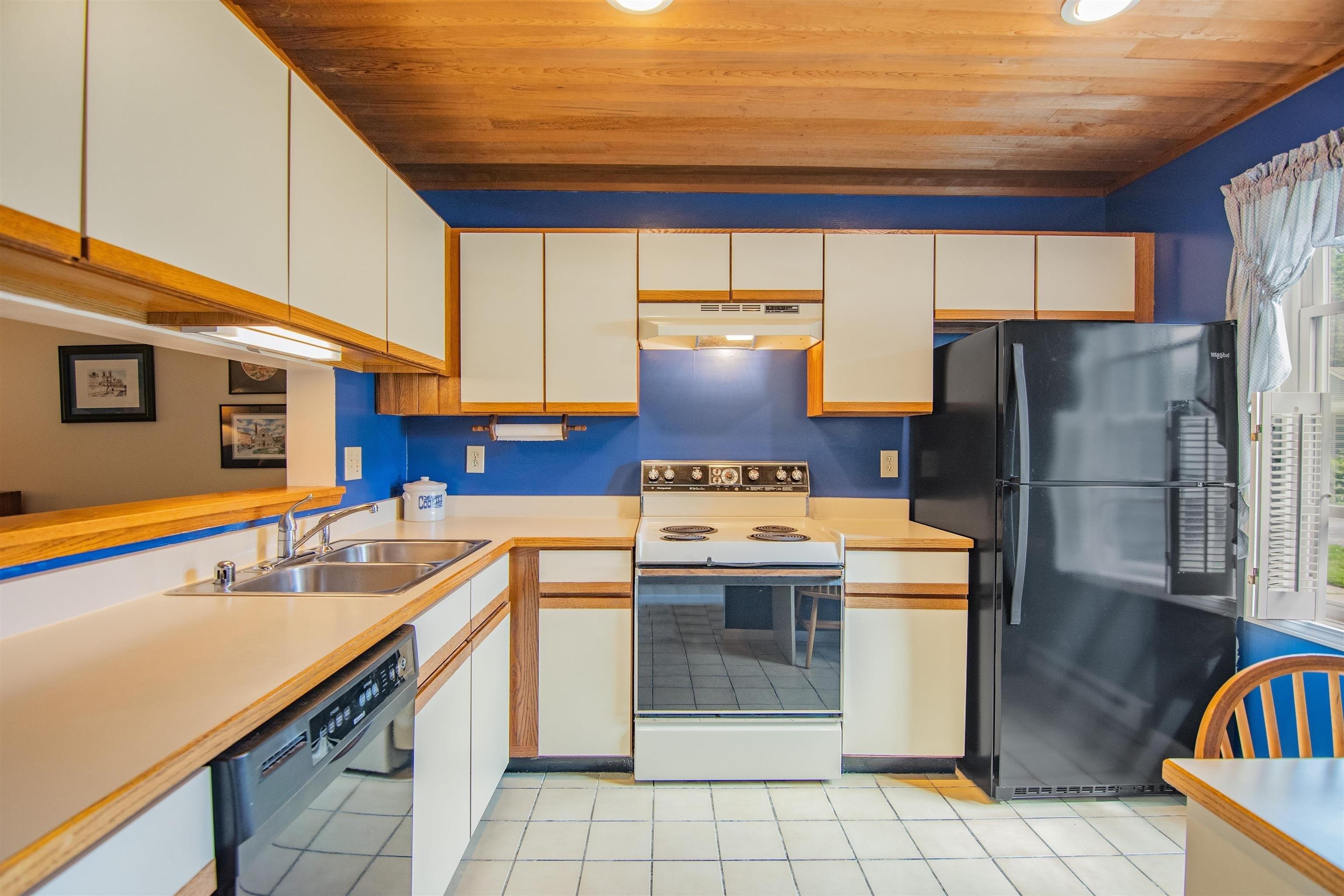 Pine Ledge Ct, Burlington, VT 05401
