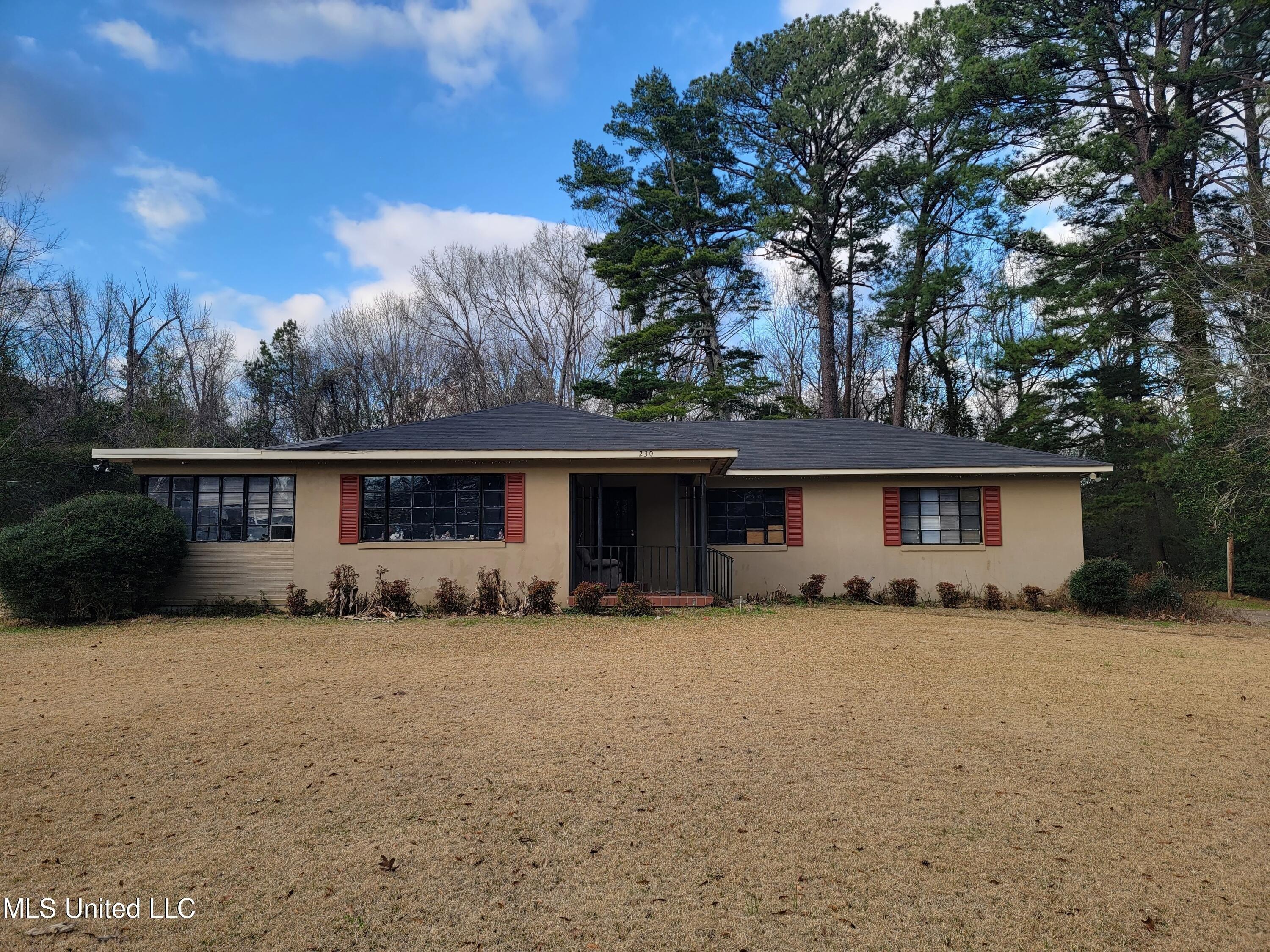 N Sunset Ter, Jackson, MS 39212