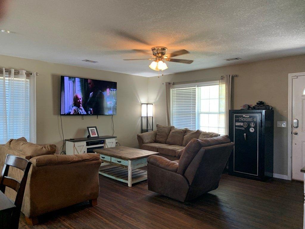 Peach Ln, Baxley, GA 31513