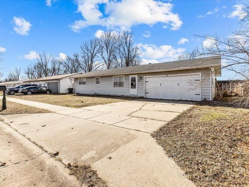 N Hillcrest Ave, Springfield, MO 65802