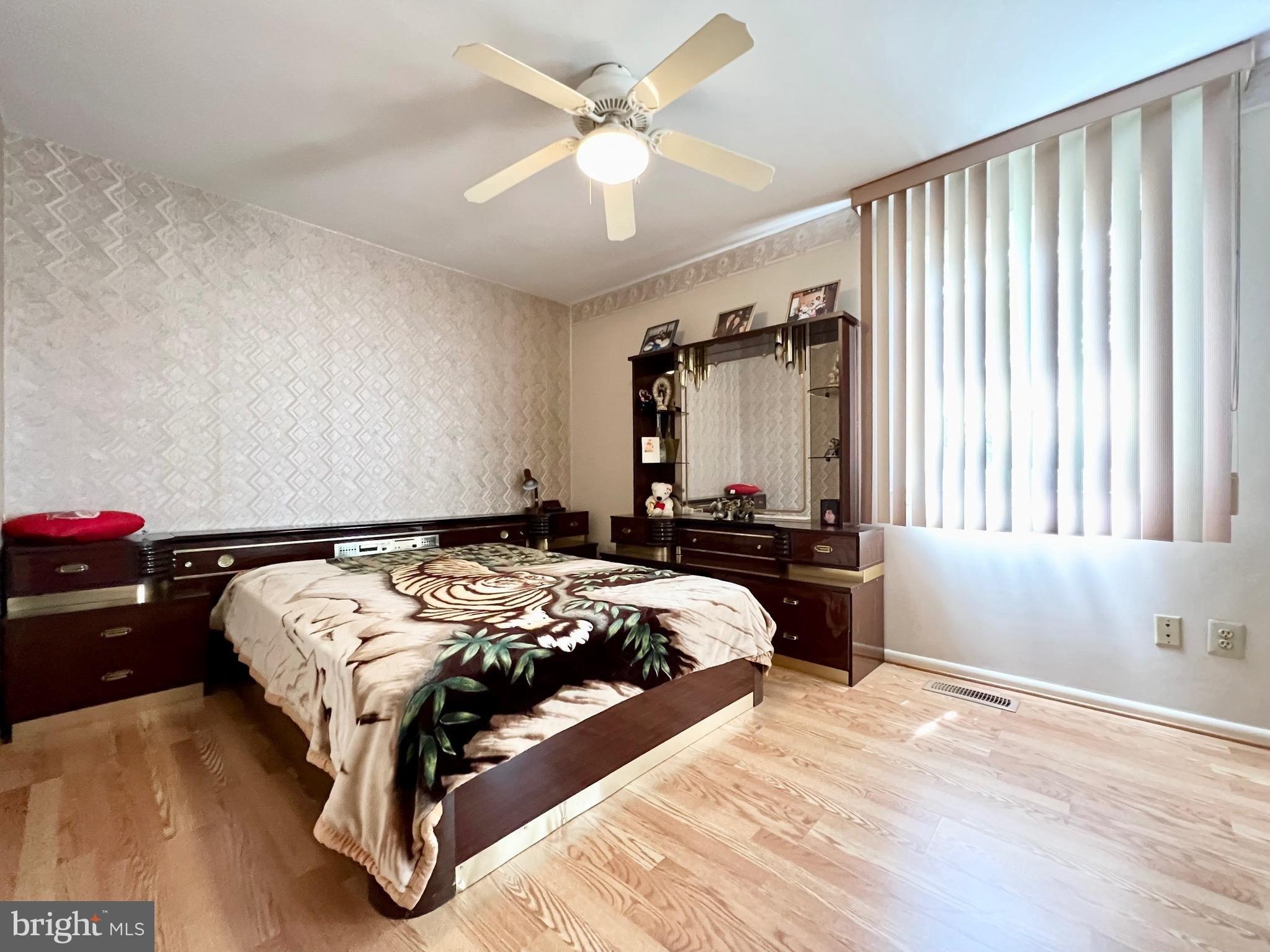 Larkspur St, Philadelphia, PA 19116