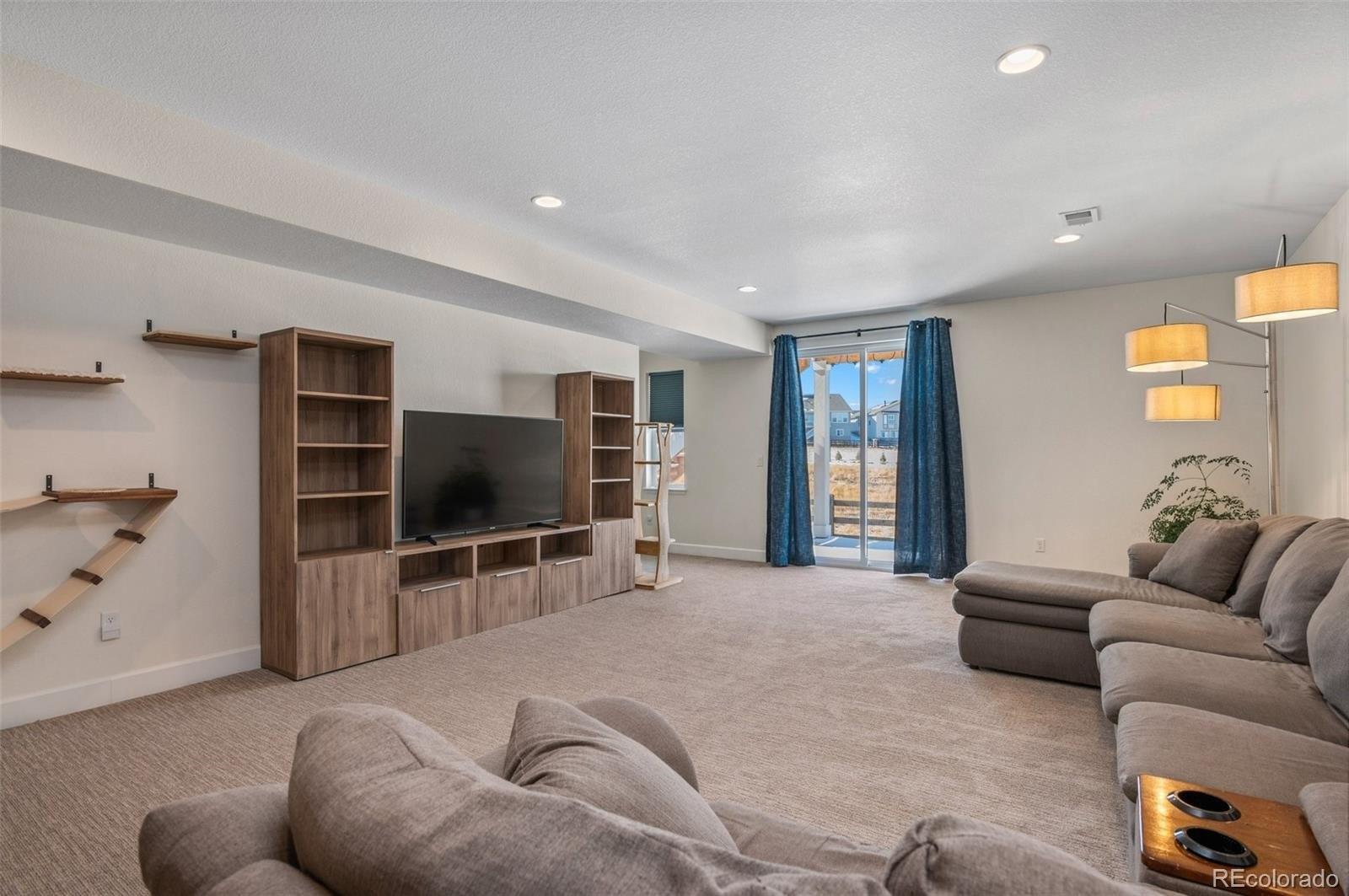 E Narrowleaf Cir, Aurora, CO 80016