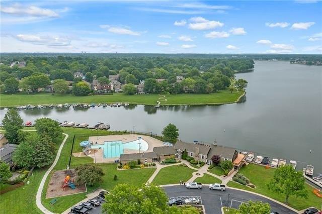 Sw Raintree Dr, Lees Summit, MO 64082