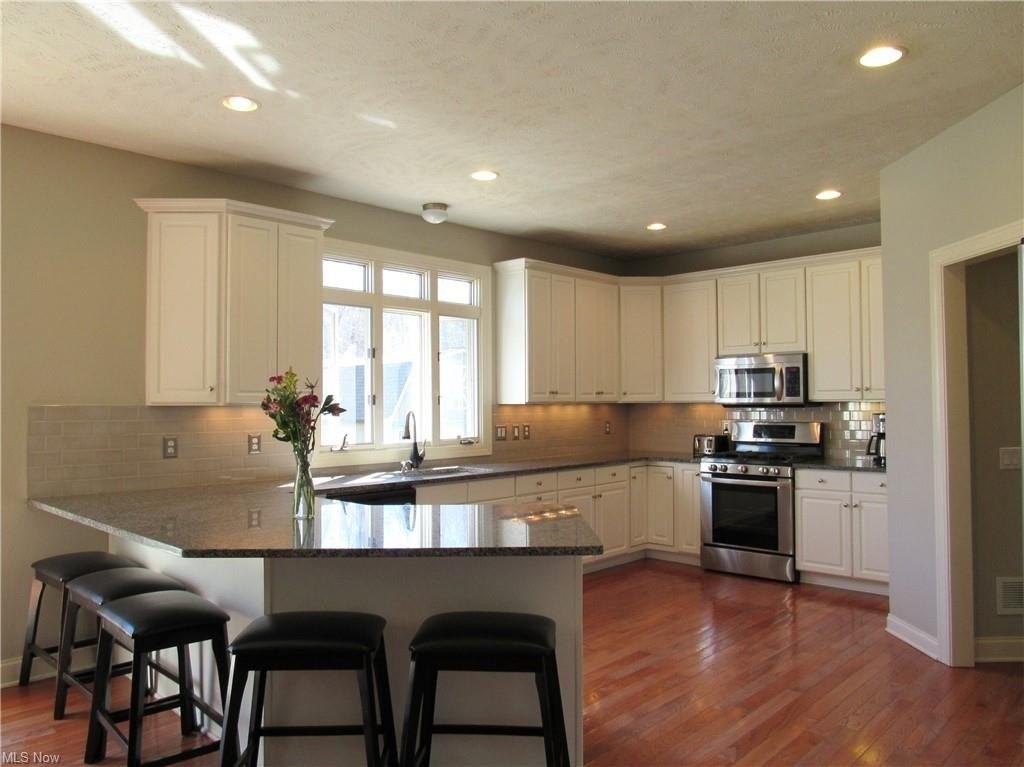 Campton Ridge Dr, Chardon, OH 44024