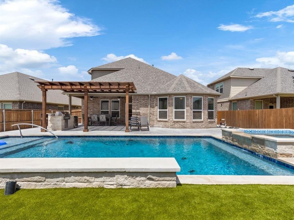 Crest Breeze Dr, Haslet, TX 76052