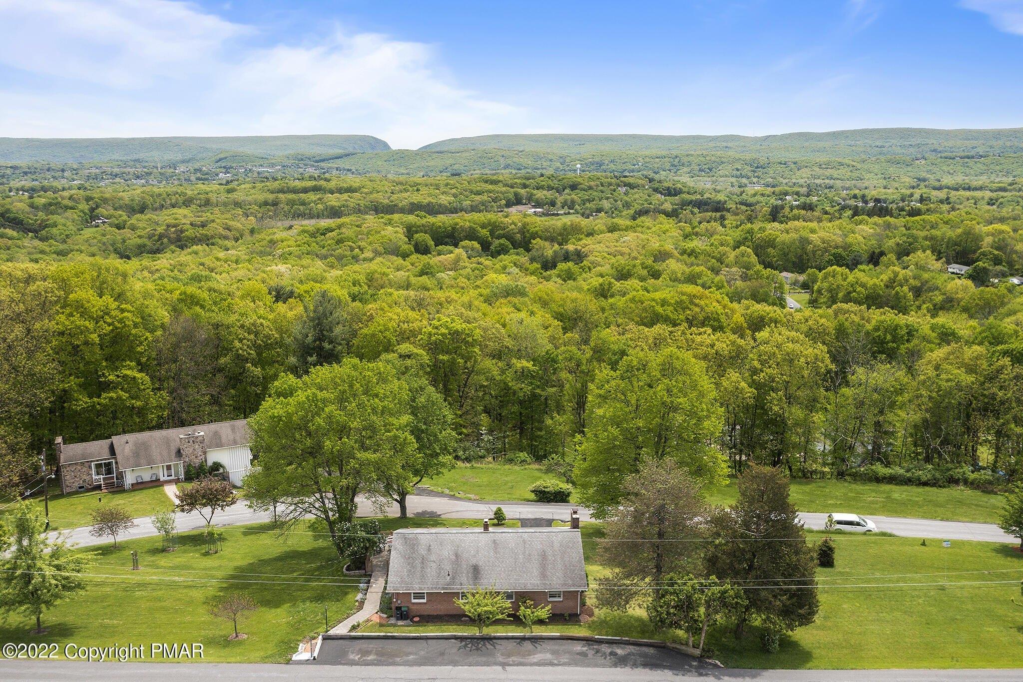Crestview Dr, Stroudsburg, PA 18360