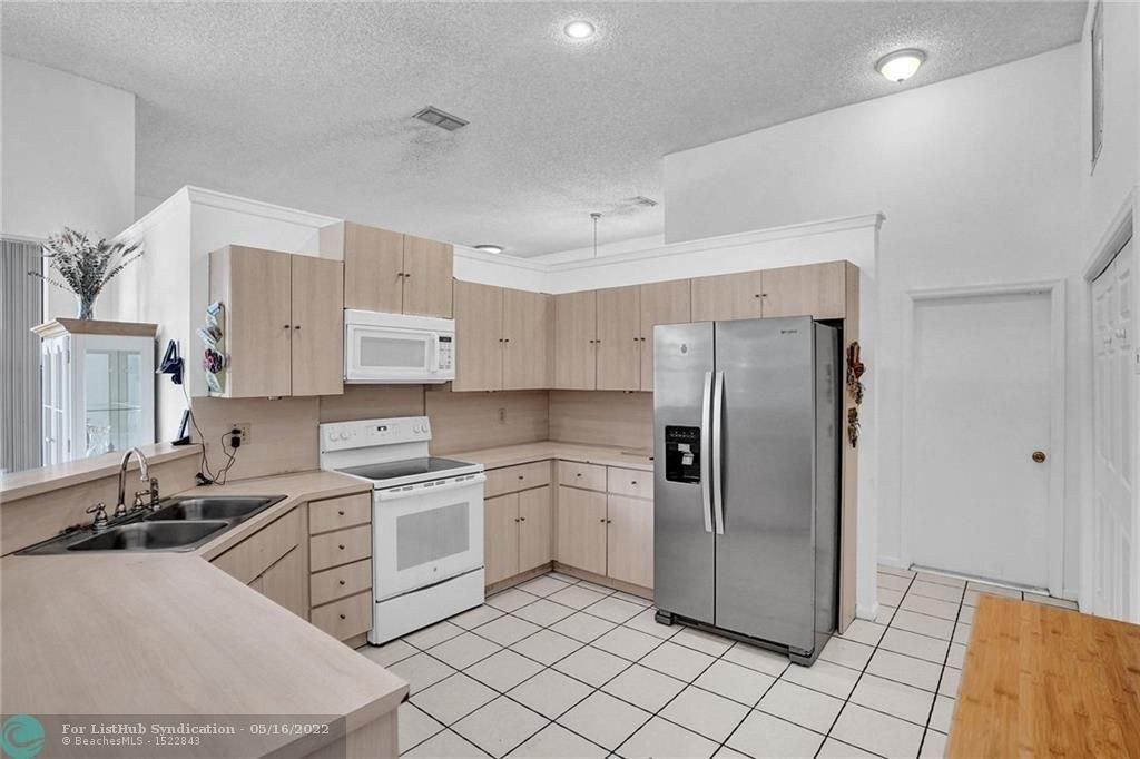 Sw 120th Ln, Coral Springs, FL 33071