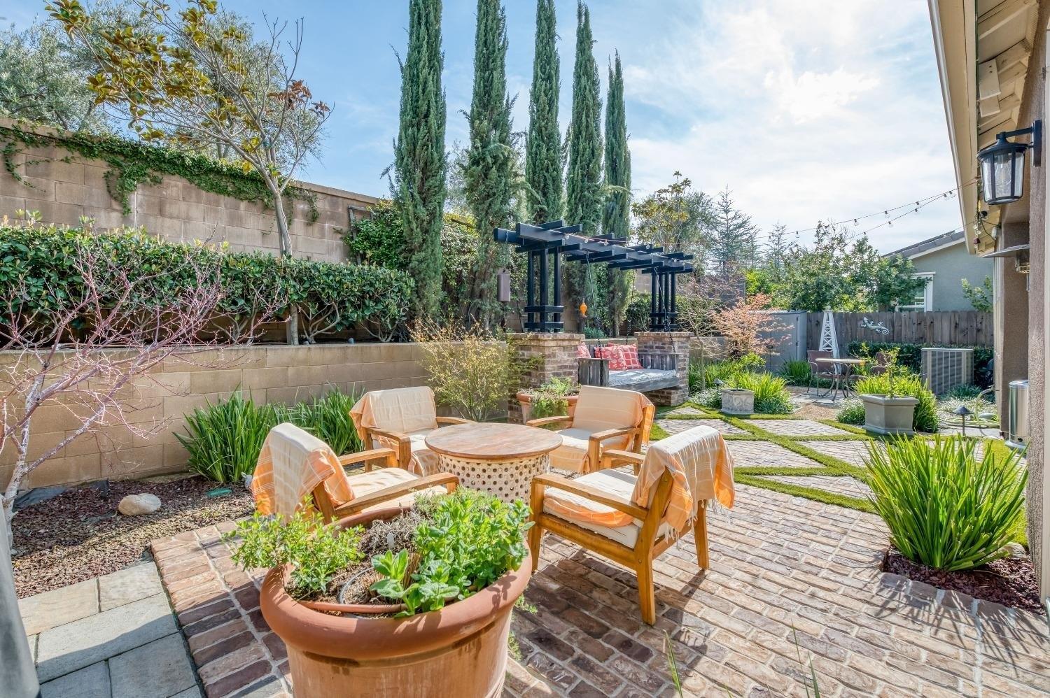 Grant Ave W, Madera, CA 93636