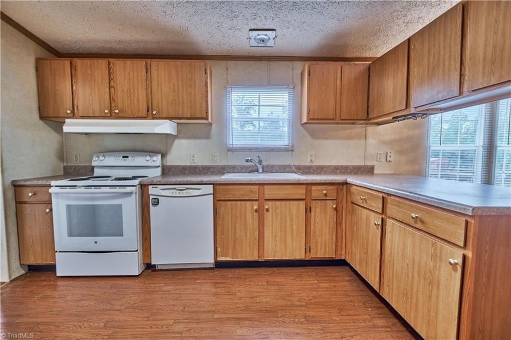 Hidden River Trl, Graham, NC 27253
