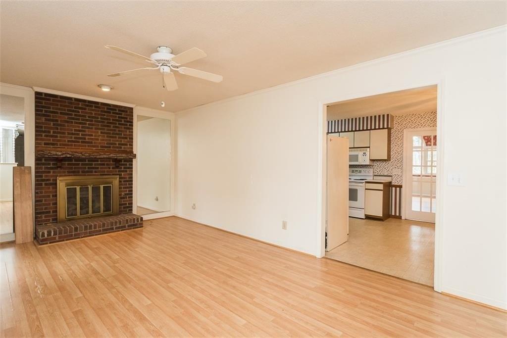 Lynnwood Dr, Burlington, NC 27215