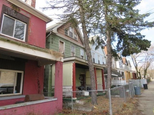 Lobinger Ave, Braddock, PA 15104