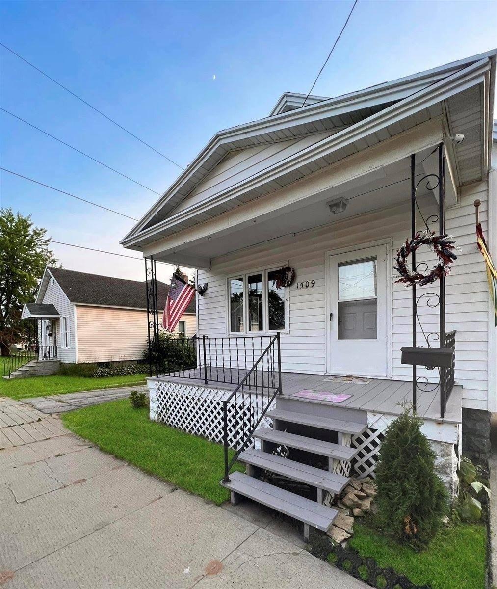 9th St, Menominee, MI 49858