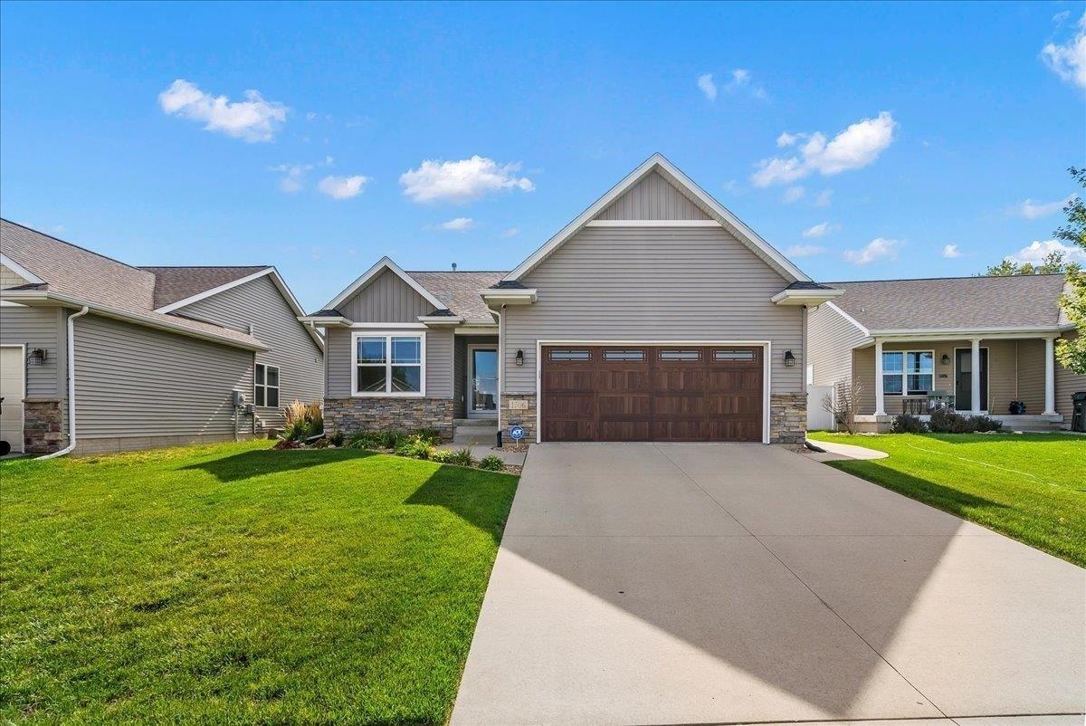 Hummingbird Cir, Waterloo, IA 50702